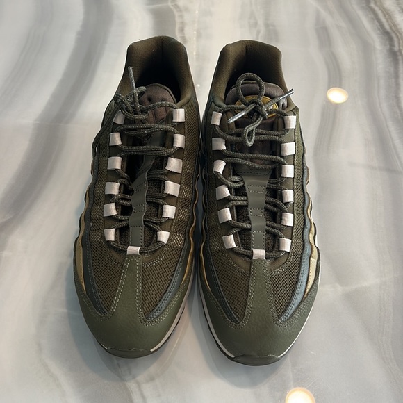 Nike Air Max 95 essential main image 4